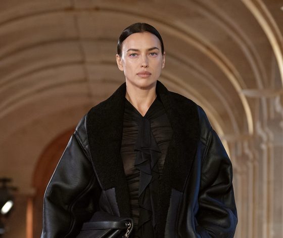 Уже теплее: Ирина Шейк доказывает, что дубленка – настоящий мастхэв этой холодной весны