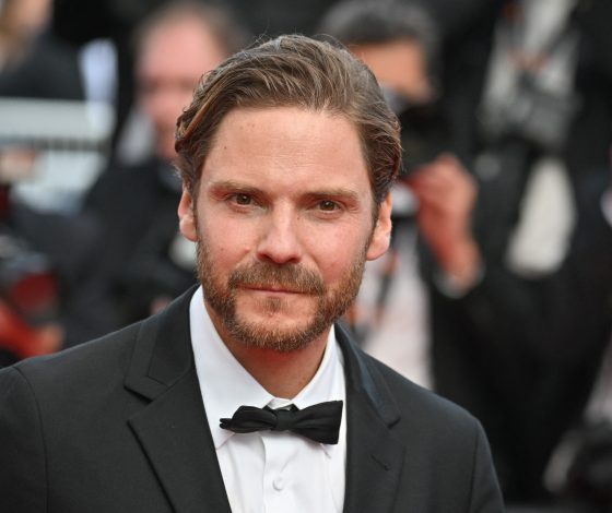 Кто сыграет Карла Лагерфельда в сериале? Ты его отлично знаешь