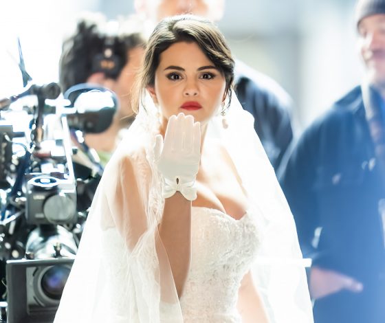 Неожиданно: Селена Гомес появилась в свадебном платье