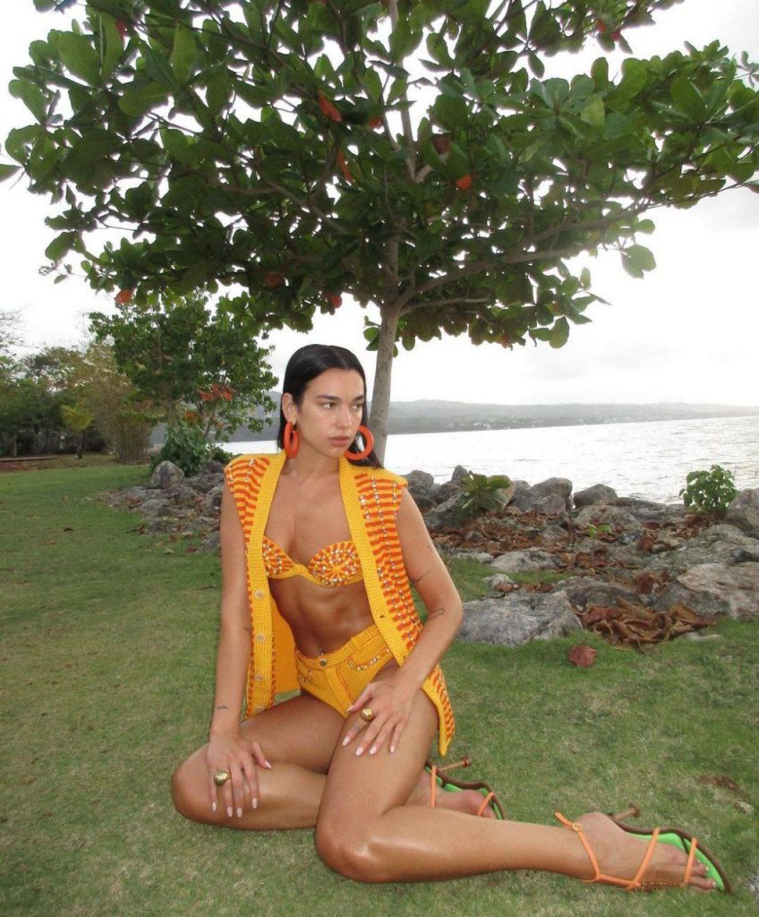 Dua lupita oxxo bikini