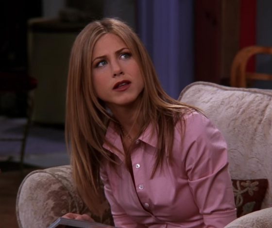 «Зритель считает некоторые эпизоды сериала оскорбительными»: Дженнифер Энистон пожаловалась на новое поколение