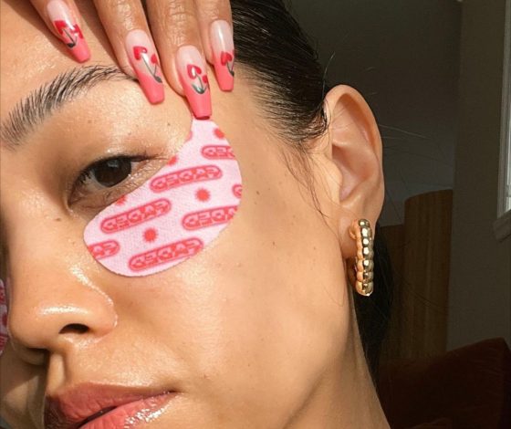 Забудь о маникюре с цветочным принтом, на очереди – вишневый