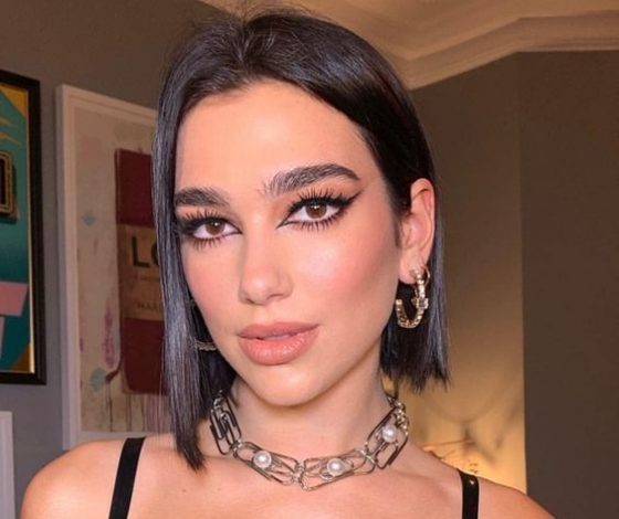 Дуа Липу засняли с новым возлюбленным во время прогулки