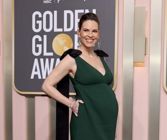 Хилари Суэнк впервые стала мамой