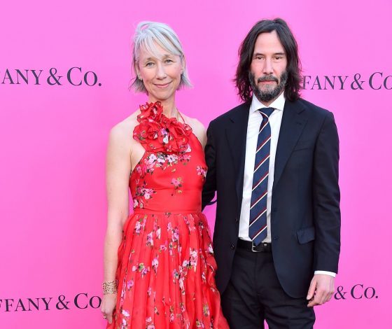 Киану Ривз и Александра Грант целуются на красной дорожке. Мы вновь поверили в любовь