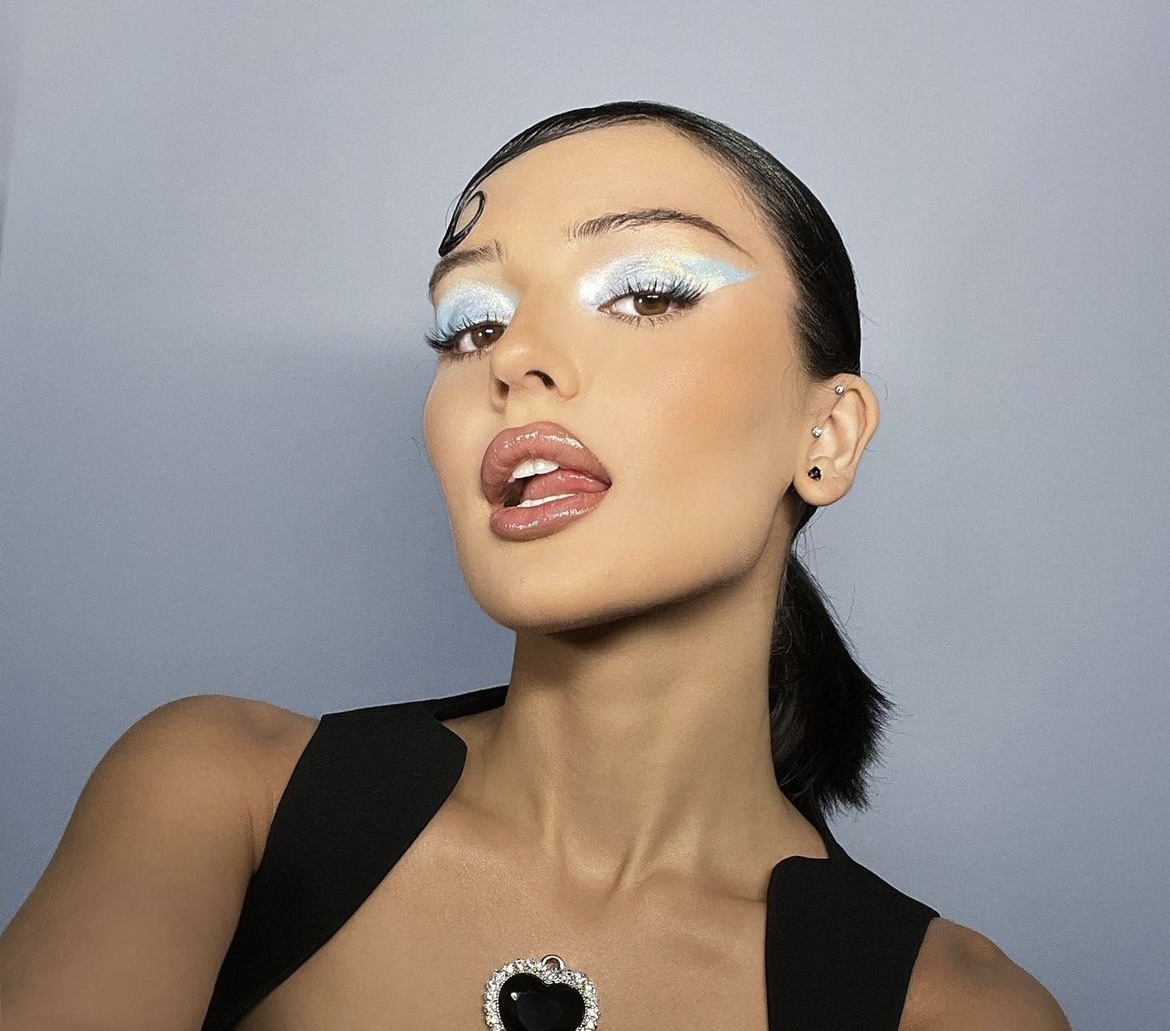 Dina Saeva proves that chic style can look stunning.  Frankly