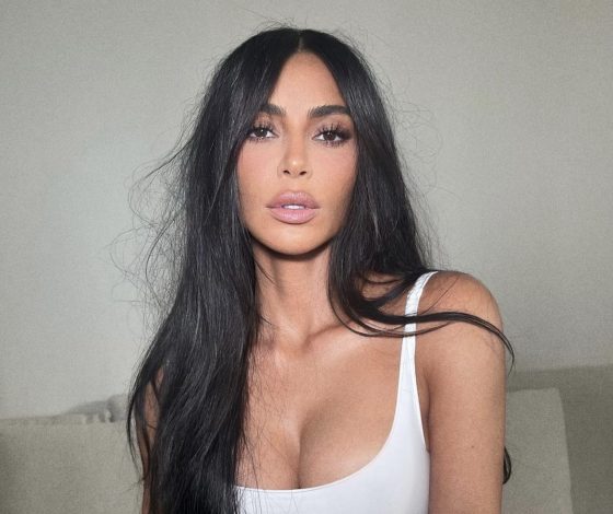 Сделай сам: Ким Кардашьян поделилась фото в купальнике под настроение