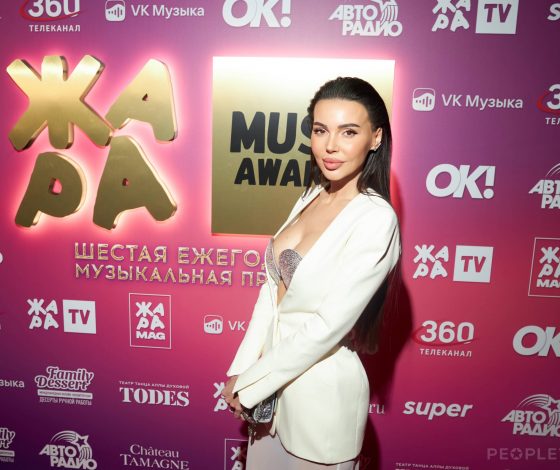 «Мы видимся каждый день»: Оксана Самойлова рассказала об отношениях с Джиганом на премии телеканала «Жара»