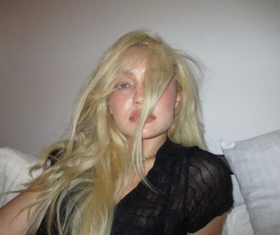 Небрежная укладка – главный тренд среди голливудских звезд. Как ее полюбить и научиться делать самостоятельно?