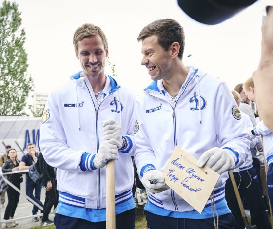 Марина Зудина, Александр Цыпкин, Федор Смолов и другие на высадке черешневых насаждений