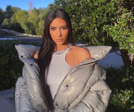 Продолжает худеть? Ким Кардашьян показала, как сейчас выглядит ее фигура