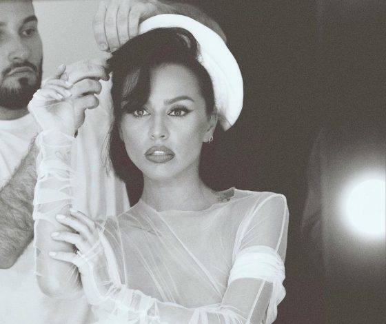 Нескучный ход: Zivert показала свадебный образ, необычно обыграв фату