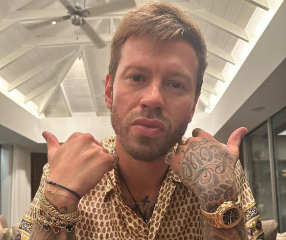 Федор Смолов вышел на связь после родов жены: «Хочу передать привет от Карины»