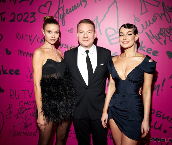 «Вечеринка Уэнсдэй» или все же «Русский Арт»: как прошла XII Русская Музыкальная Премия телеканала RU.TV