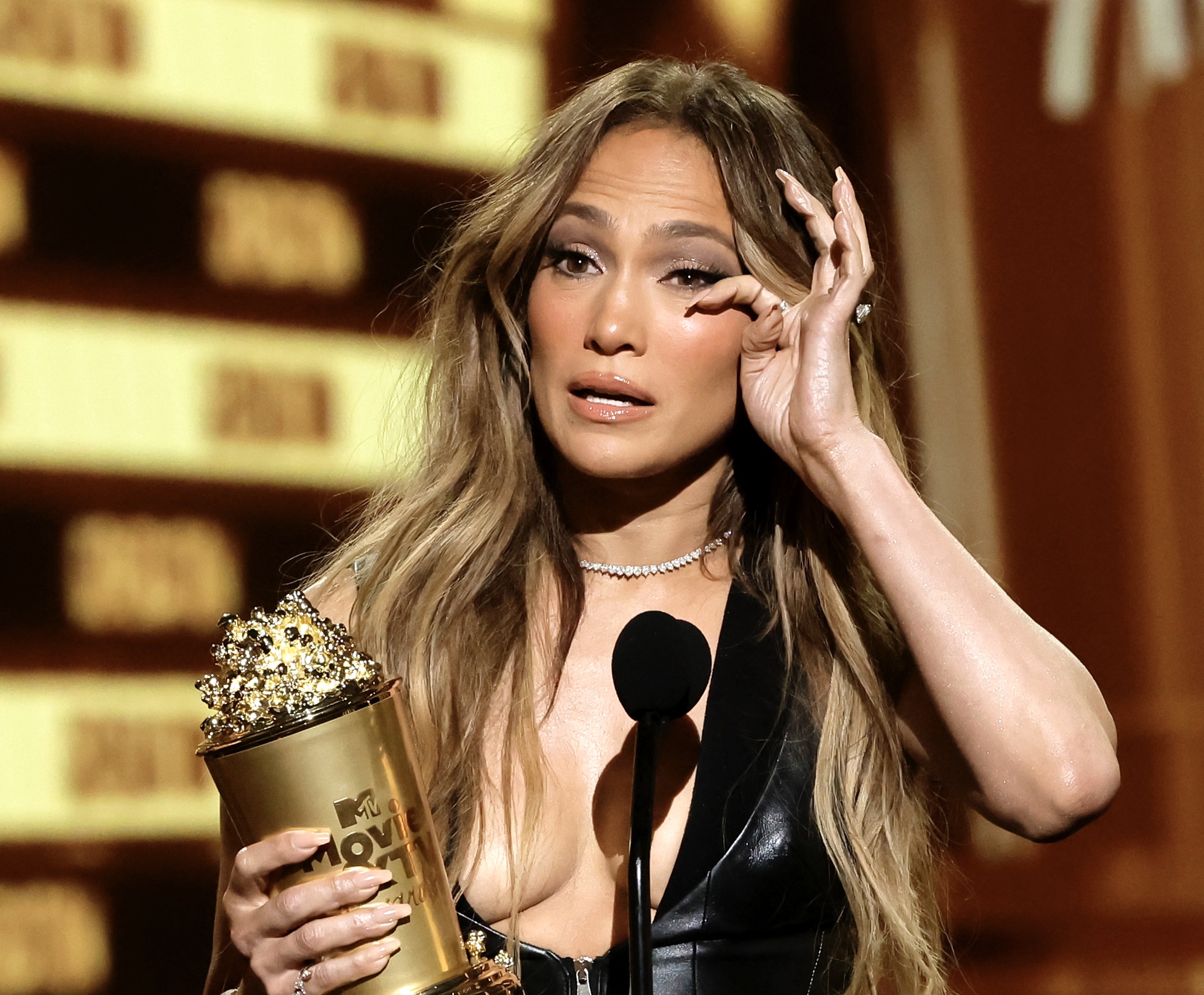 Jennifer Lopez shows how you can’t wear leopard print this spring