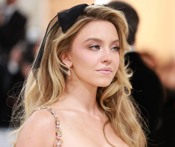 После слухов о новом романе: Сидни Суини замечена с обручальным кольцом