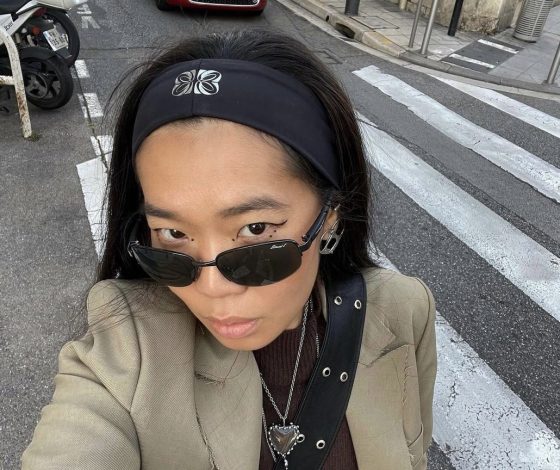 Повязка на голову – однозначный тренд этого сезона. Вот 13 идей их стилизации, за которые волосы скажут «спасибо»