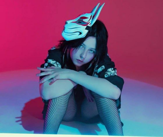 «Мама мне не помогала»: 16-летняя дочь Глюкозы хочет съехать от родителей