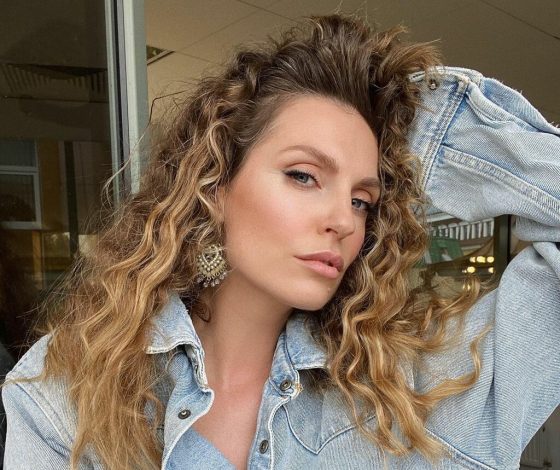 «Никому не пожелаю»: Саша Савельева рассказала о послеродовой депрессии