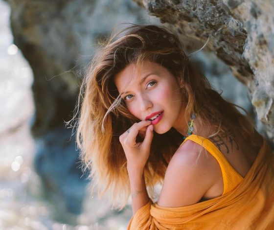 Регина Тодоренко отреагировала на обвинения в пластических операциях. Певица опубликовала архивные снимки