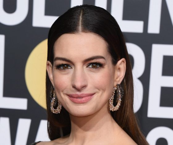 Энн Хэтэуэй оказалась в центре скандала после завирусившегося видео. Что с ним не так