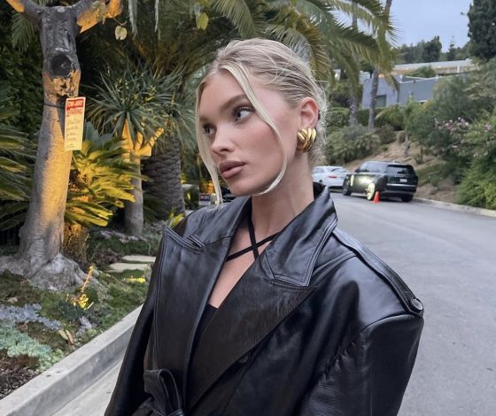Супермодель Эльза Хоск предлагает носить тотал блэк образы даже летом (и мы принимаем ее предложение)