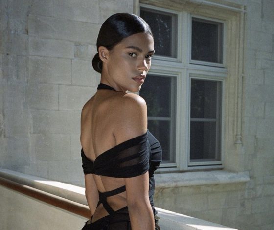 Тина Кунаки доказывает, что микрокупальники – главный тренд этого лета. Впрочем, как и Ирина Шейк на пару с Кендалл Дженнер