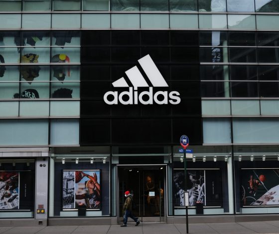Стало известно, когда Adidas вернется в Россию