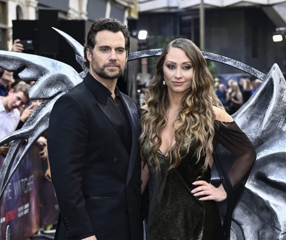 Генри Кавилл вышел в свет со своей возлюбленной