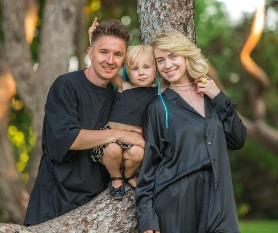 Денис и Лена Кукояка впервые показали фото ребенка