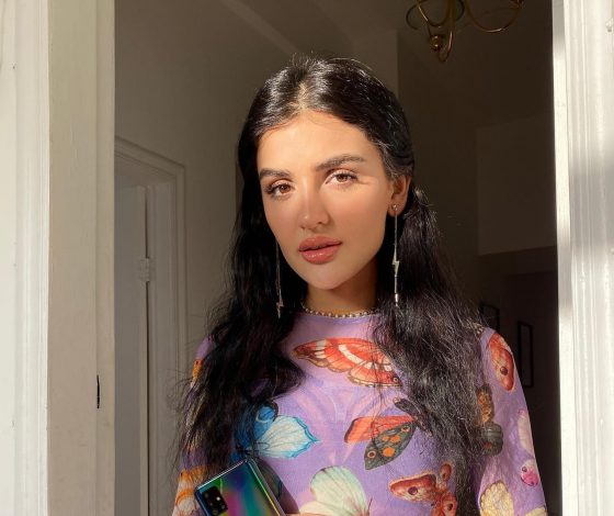 Дина Саева выложила фото со школьного выпускного. Смотрим, как сильно изменилась звезда