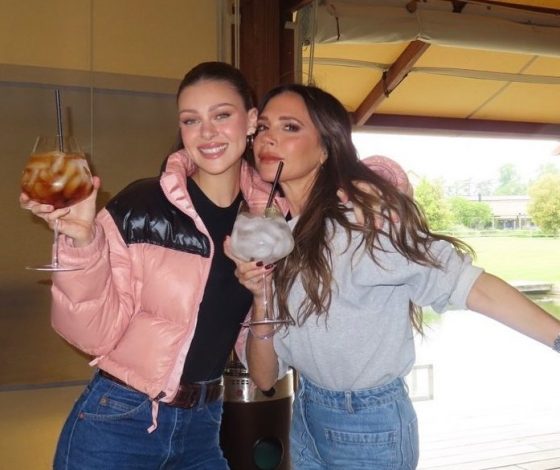 Виктория Бекхэм выложила фото, на котором обнимается с Николой Пельтц. И да, мы ей верим