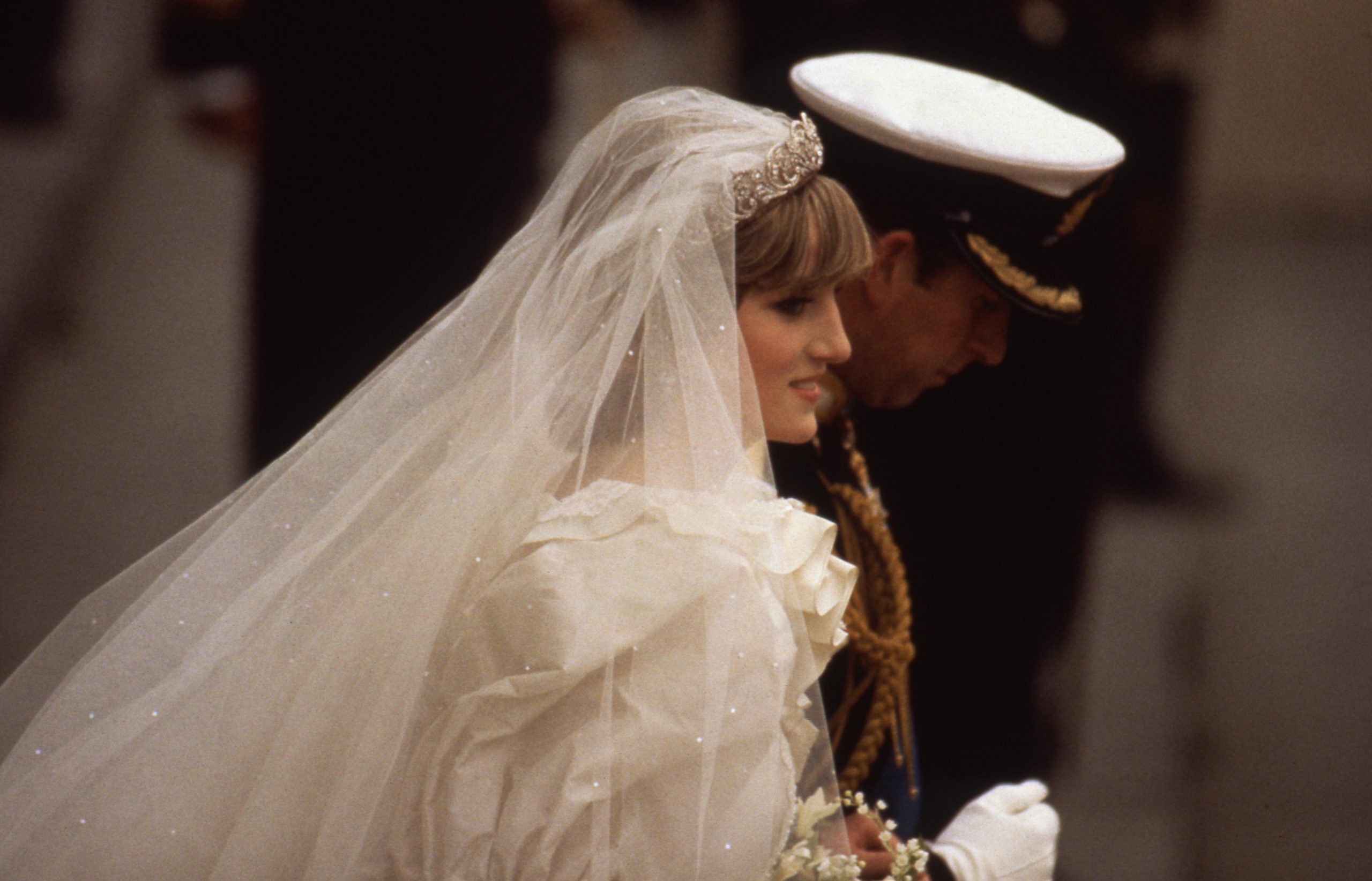 From his favorite dresses to the draft of the wedding picture: Princess Diana’s wardrobe auction