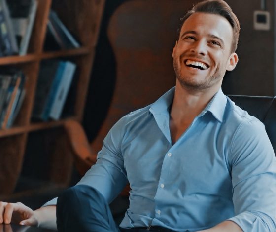 Это надо видеть: звезда «Постучись в мою дверь» Керем Бюрсин поделился откровенным фото