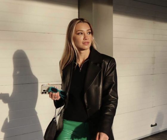 Мария Тарасова подтверждает, что юбки длины макси – самый длинный тренд этого сезона. Впрочем, как и прозрачные платья