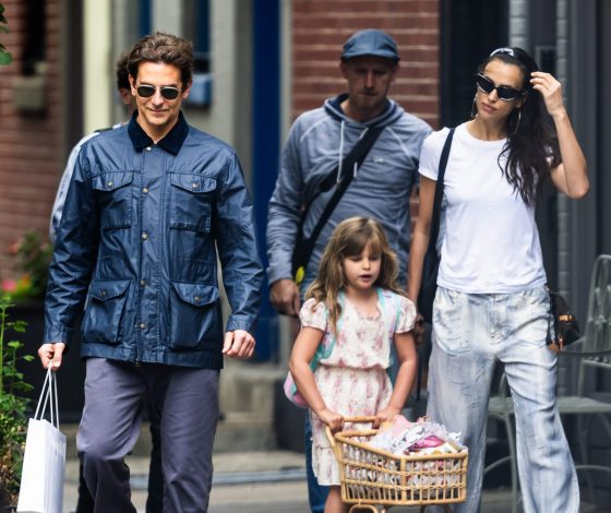 Фото дня: Брэдли Купер вместе с дочерью катается на аттракционах