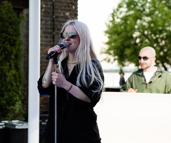 Полина Аскери, Кристина Березовская, Тося Чайкина на презентации проекта «Что Ты Несешь?»