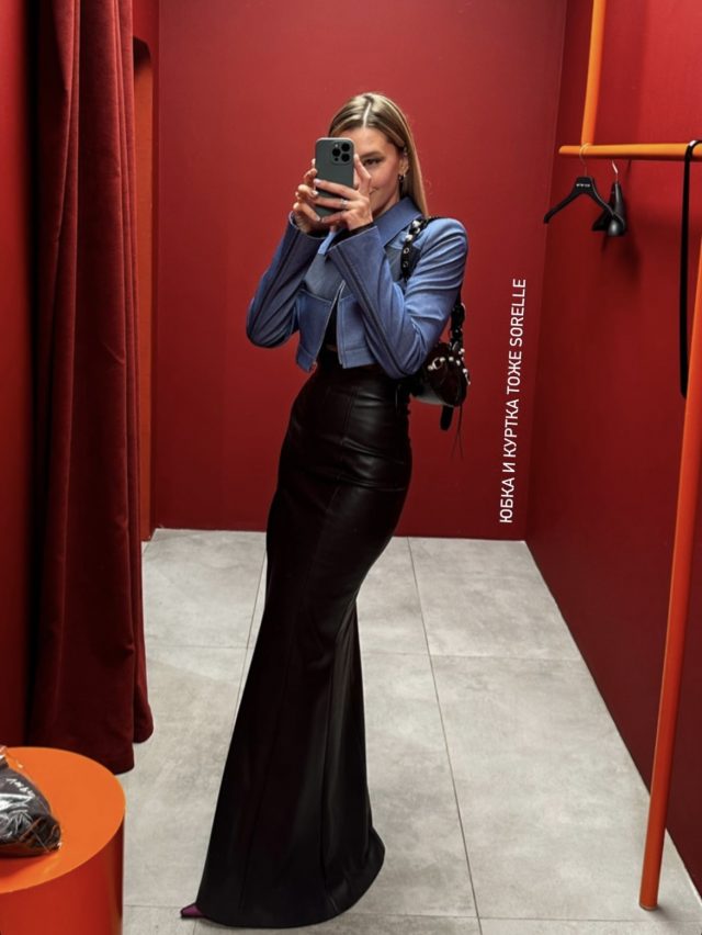 Мария Тарасова подтверждает, что юбки длины макси – самый длинный тренд этого сезона. Впрочем, как и прозрачные платья