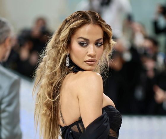 Рита Ора демонстрирует идеальную фигуру в крошечном бикини с отдыха в Италии