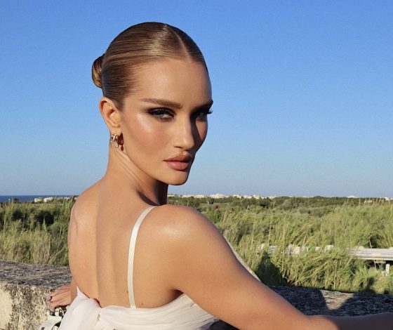 Градус повышается: Роузи Хантингтон-Уайтли снялась полностью обнаженной