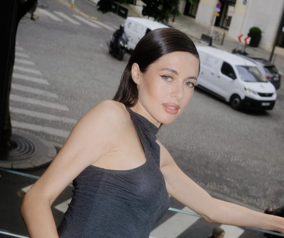 В омут с головой: Ксения Шипилова примерила обтягивающее платье, которое должно быть в гардеробе у каждой