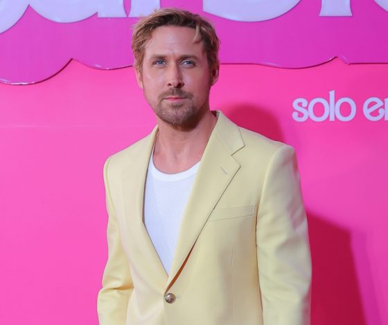 Райан Гослинг исполнил рождественскую версию песни Кена из «Барби»