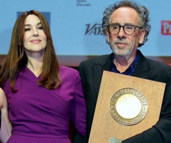 Монику Беллуччи и Тима Бертона засняли на свидании. Пара держалась за руки (это очень мило)