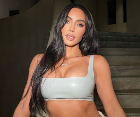 Ким Кардашьян планирует новую пластическую операцию? Звезду засняли у клиники