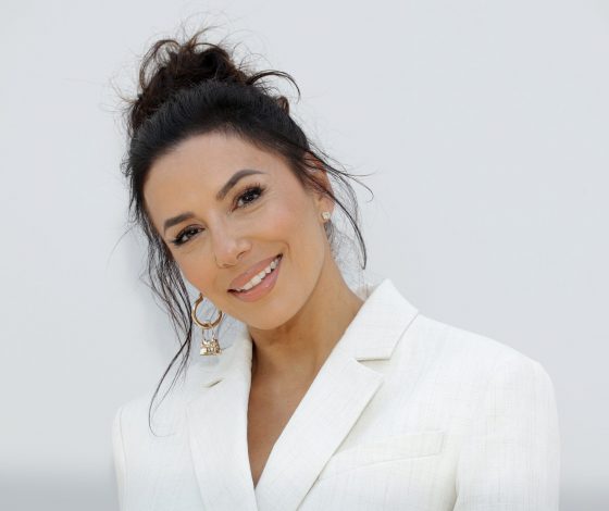 В открытом доступе: Ева Лонгория доказывает, что платья с вырезами – стопроцентный тренд сезона