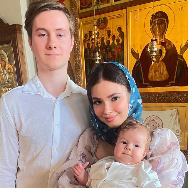 19-летняя звезда «Ворониных» Мария Ильюхина впервые показала дочь