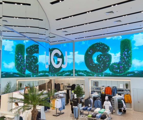 Диджитал-инсталляции и кастомайзинг одежды: Gloria Jeans открыл самый большой высокотехнологичный магазин в России