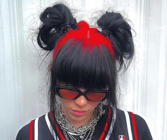 Билли Айлиш вернулась к неоновому окрашиванию волос, но в новом цвете