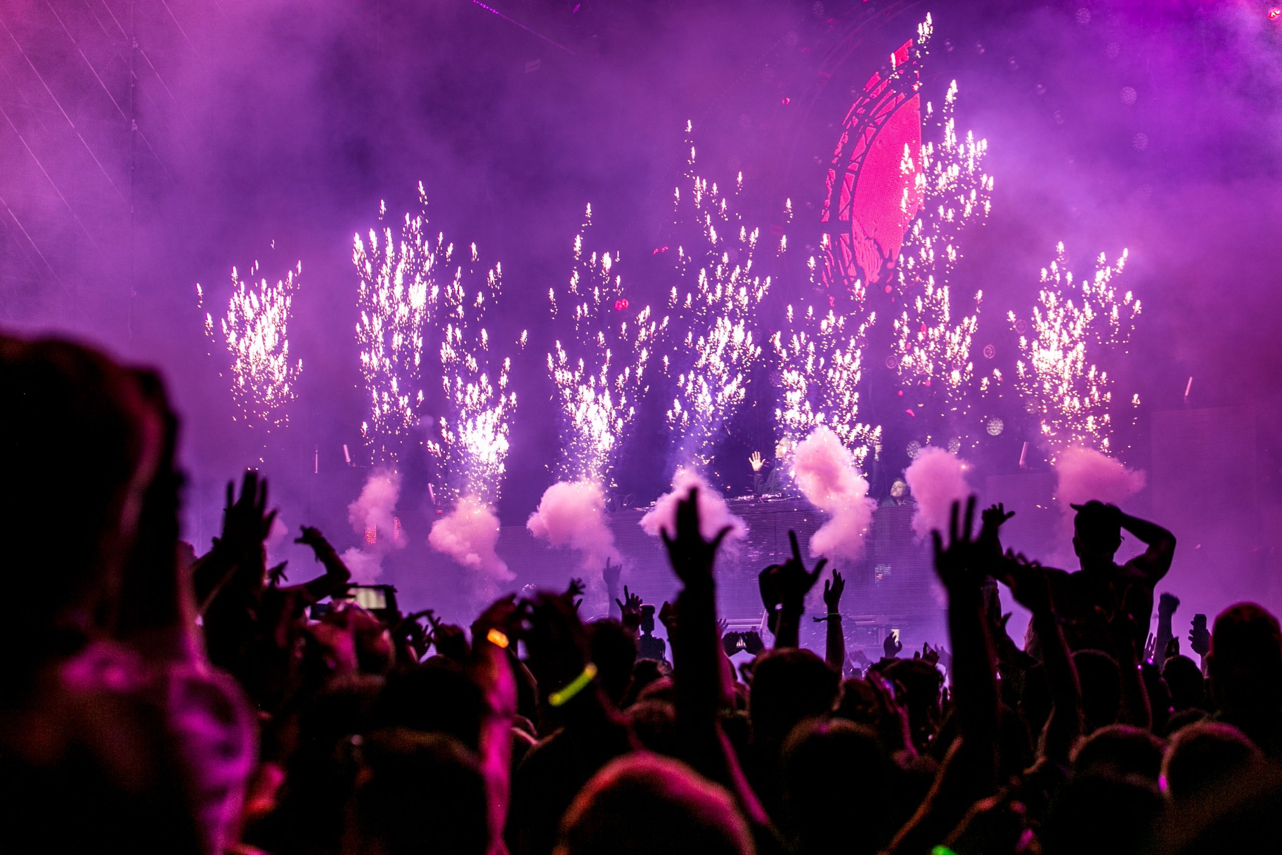 Love Radio Party: Fiery dances until the morning with your favorite stars