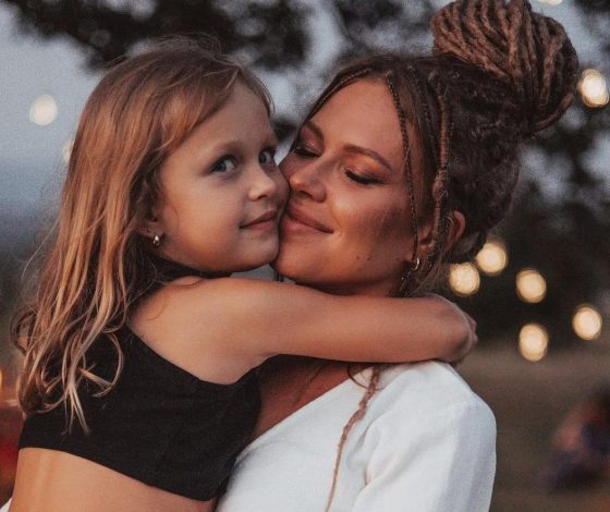 Это моя нежность: Рита Дакота поделилась трогательными снимками с дочерью